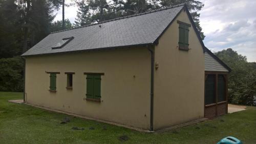 Saint-Mars-d'Outille Maison | Gite meublé avec étang en lisière de forêt.