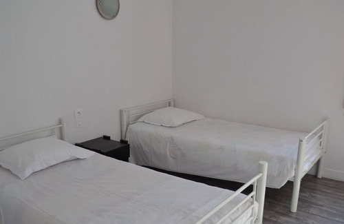 Verruyes Maison | GITE N ° 4 IN A VILLAGE OF GITES WITH HEATED POOL AND JACUZZI