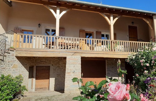Jalogny Appartement | gîte "near the wash house"
