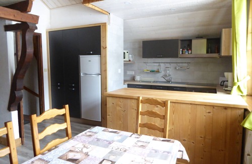 Chapelle-des-Bois Cottage | Gite de 80 m2 pour 6 à 7 personnes, situé à l étage d une maison individuelle