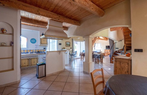 Labeaume Villa | Gîte du "Ranc de Figère" à Labeaume. Location pour 9 personnes avec piscine.