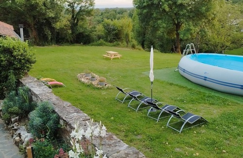 Thiviers Maison | Spacieux Gite Oustal périgord vert tout inclus,terrain1ha,calme,campagne,piscine