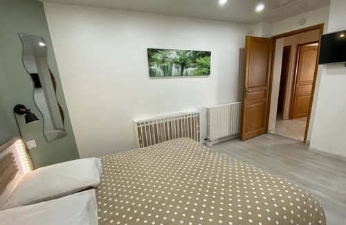 Previnquieres Cottage | Gite Prévinquières, 2 bedrooms, 5 persons
