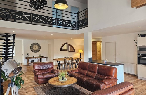 Entre-deux-Eaux Maison | Gîte, piscine intérieure privée chauffée, maison entière. Proche de l'Alsace.