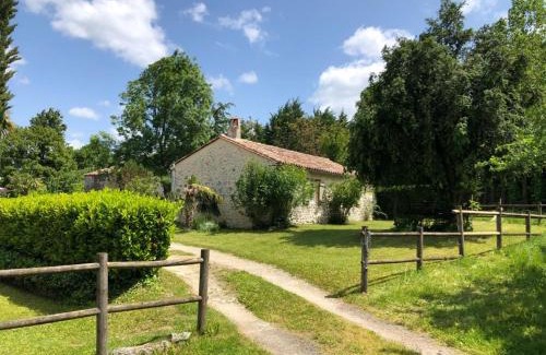 Lolme Maison | Gite Roche Blanche