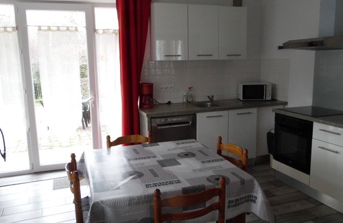 Aveze Appartement | Gîte Sancy, ground floor apartment in bucolic village. Pets allowed