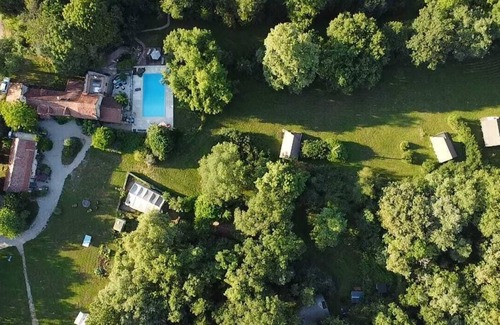 Loze Maison | Gite 4/5 personnes vue imprenable sur la piscine