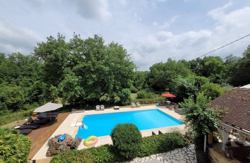 Loze Maison | Gite 4/5 personnes vue imprenable sur la piscine