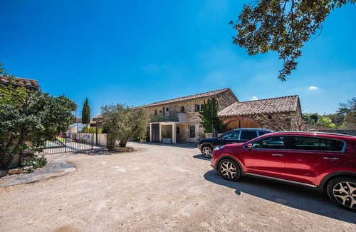 Allegre Les Fumades Maison | Gite avec jacuzzi privatif dans un mas provençal