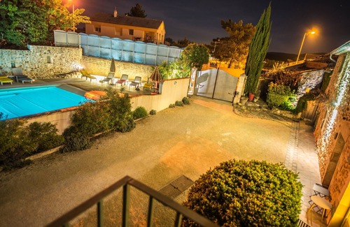 Allegre Les Fumades Maison | Gite avec jacuzzi privatif dans un mas provençal
