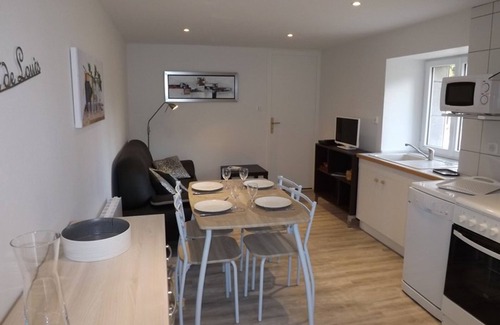 Teissieres-de-Cornet Cottage | Gite Teissières-de-Cornet, 2 bedrooms, 4 persons