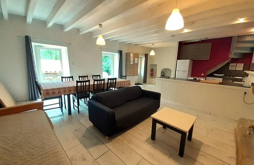 Getigne Cottage | Gîte "Tiretaine" avec jardin en bord de rivière, à côté de Clisson