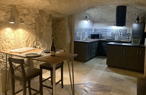 Cravant-les-Coteaux Maison | Gite troglodyte de charme & SPA privatif en Touraine...