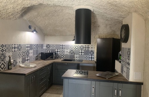 Cravant-les-Coteaux Maison | Gite troglodyte de charme & SPA privatif en Touraine...