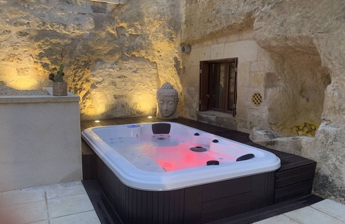 Cravant-les-Coteaux Maison | Gite troglodyte de charme & SPA privatif en Touraine...