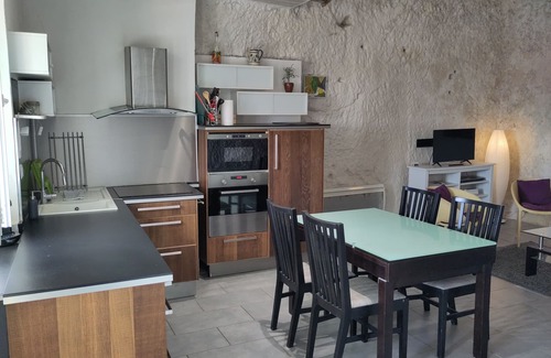 Rochecorbon Cottage | Gite Troglodyte Atypique - Suite du Ciel, vue sur la Loire - près des châteaux