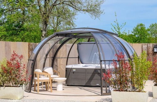 Saint-Sauveur-le-Vicomte Maison | Gîte with jacuzzi sleeps 4