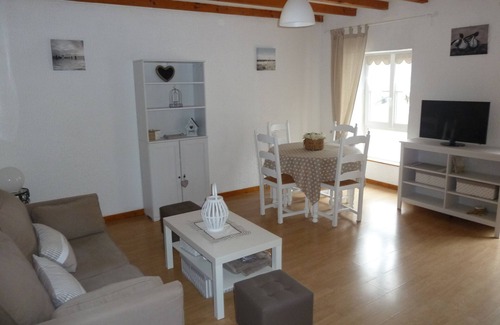 Saint-Vaast-la-Hougue Appartement | Gîte avec terrasse, abritée du vent, sans vis à vis, à 200m d'une belle plage..