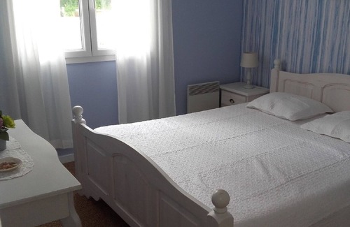 Bournel Cottage | gite avec piscine chauffée et tennis non partagés