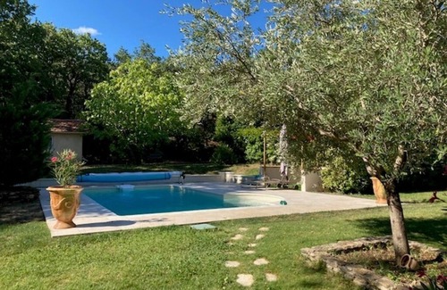 Piolenc Cottage | Gîte avec piscine et terrasse