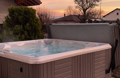 Genevois Maison | Gite with private spa