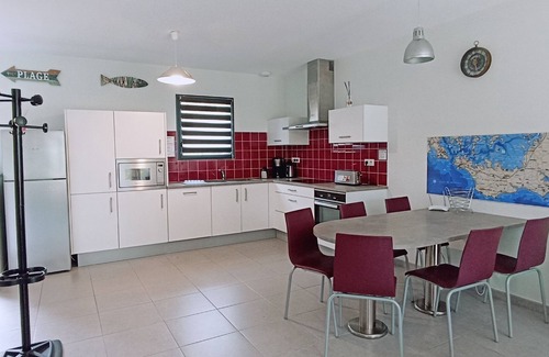 Le Tour-du-Parc Cottage | Joli gîte avec piscine, à 5 min de la plage, appelé "BERDER"