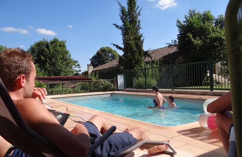 Eymet Cottage | Gîte avec piscine, campagne et wifi 8 personnes et 2 bébés, animaux de la ferme.