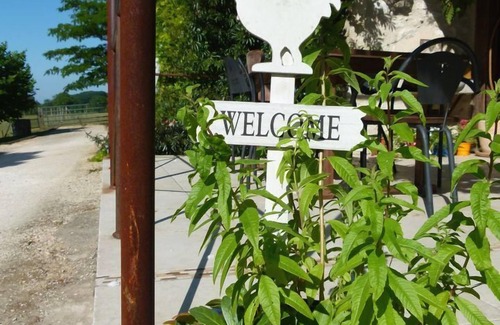 Eymet Cottage | Gîte avec piscine, campagne et wifi 8 personnes et 2 bébés, animaux de la ferme.