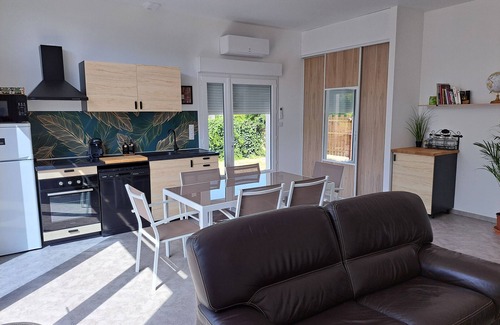Saint-Medard-de-Guizieres Maison | Gîtes A la source Logement l'Isle jusqu'à 6 personnes avec climatisation