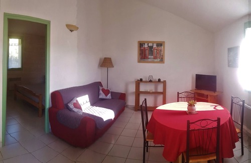 Tauriers Maison | LOCATION DE GITES (CLIMATISÉS) AVEC PISCINE VILLAGE DE TAURIERS