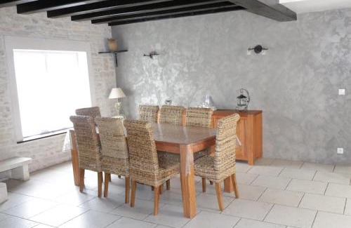 Prisse-la-Charriere Villa | Gites la Marquise