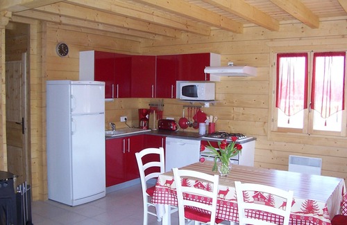 Commenailles Chalet De Ski | Gîtes de 75m², 6 couchages avec piscine (JURA) - Coccinelle