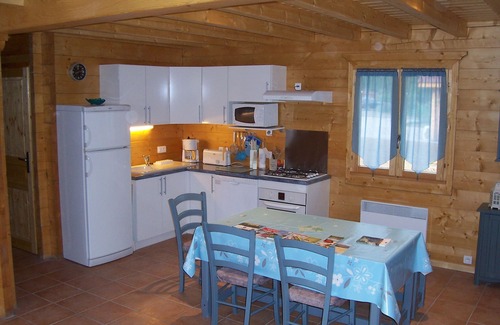 Commenailles Chalet De Ski | Gîtes de 75m², 6 couchages avec piscine (JURA) - Coccinelle
