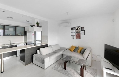 Lykabittos Appartement | Glabur Stays - The Fabulous 2 Bedroom Apt, City Center