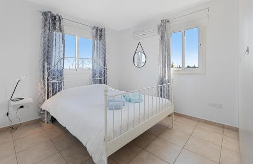 Lykabittos Appartement | Glabur Stays - The Sunny Atelier - Nicosia City, Free Parking & Wifi, Welcomes You!
