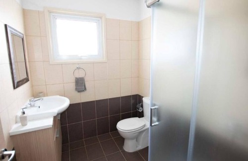 Lykabittos Appartement | Glabur Stays - The Sunny Atelier - Nicosia City