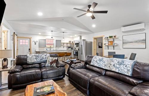 Ashford Maison | Glacier Run, Hot Tub, Sauna,Movie Theater, WiFi, EV
