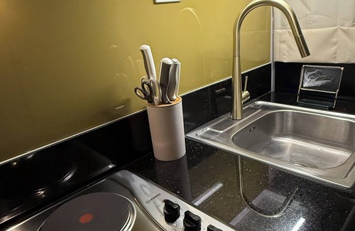 Tambo Maison | Glamorous 2BR/1Bath/Wifi/Netflix/Heater/Washing/5starBnB