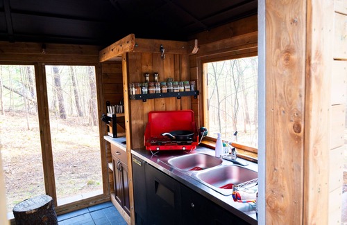 Frontenac Cabine | Glamorous Camping on a Hilltop