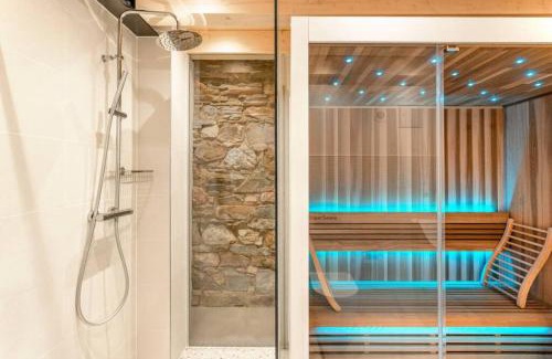 Kronenburg Maison | Glamorous Cottage Chimney Sauna