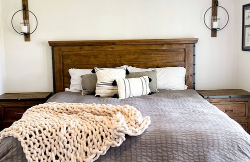 Clifton Maison | Glamping at the Greenhouse : Host 12 at this cozy Lake Whitney vacation home