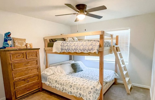 Clifton Maison | Glamping at the Greenhouse : Host 12 at this cozy Lake Whitney vacation home