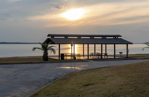 Onalaska Location De VR | Glamping Escape on Lake Livingston
