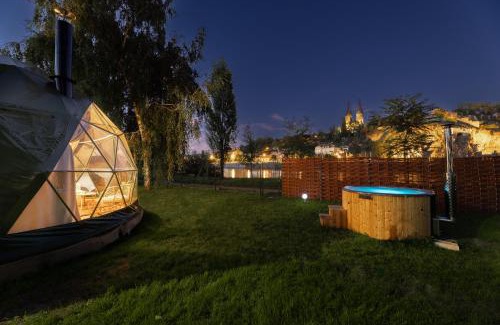 Smichov Autre | Glamping Escape Prague with Hot Tub and Vysehrad Castle View