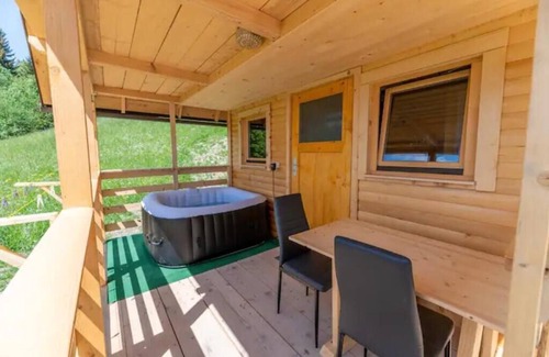 Skofja Loka Maison | Glamping house Ruby with private jacuzzi