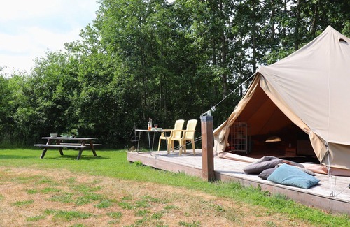 Twijzel Maison | 2x tente ceinture glamour retour aux sources l'une à côté de l'autre