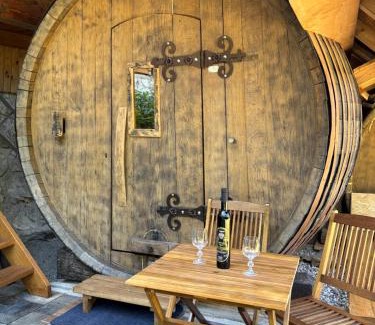 Trebnje Autre | Glamping Medvedjek - Nočitev v vinskem sodu