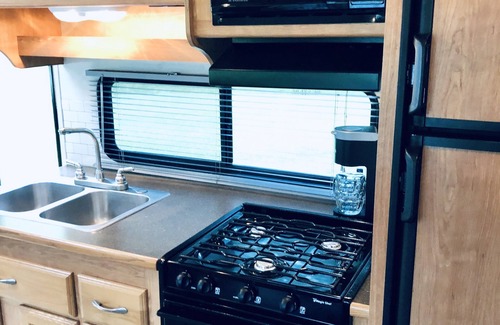 Shakopee Maison | Glamping on private acreage, apple trees, convenient location