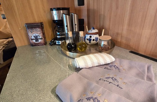 Muenchberg Location De VR | Glamping 'Rosenzauber' with Shared Pool, Wi-Fi and Air Conditioning