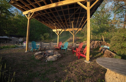 Conesus Maison | Glamping RV Overlooking Conesus Lake Finger Lakes Region Fire Pit A/C and Pool